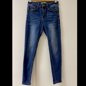 Butt Hugging Jeans - Super Cute!!